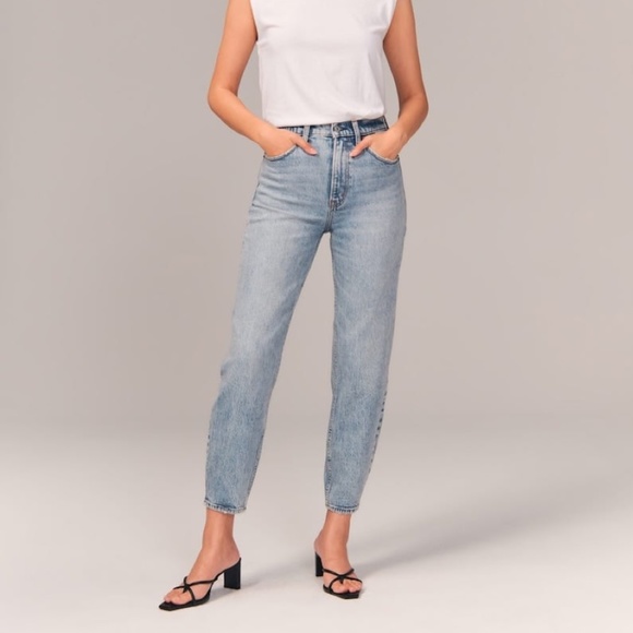 NWOT! Abercrombie & Fitch 80s High Rise Mom Jeans, Light Wash - Picture 4 of 4